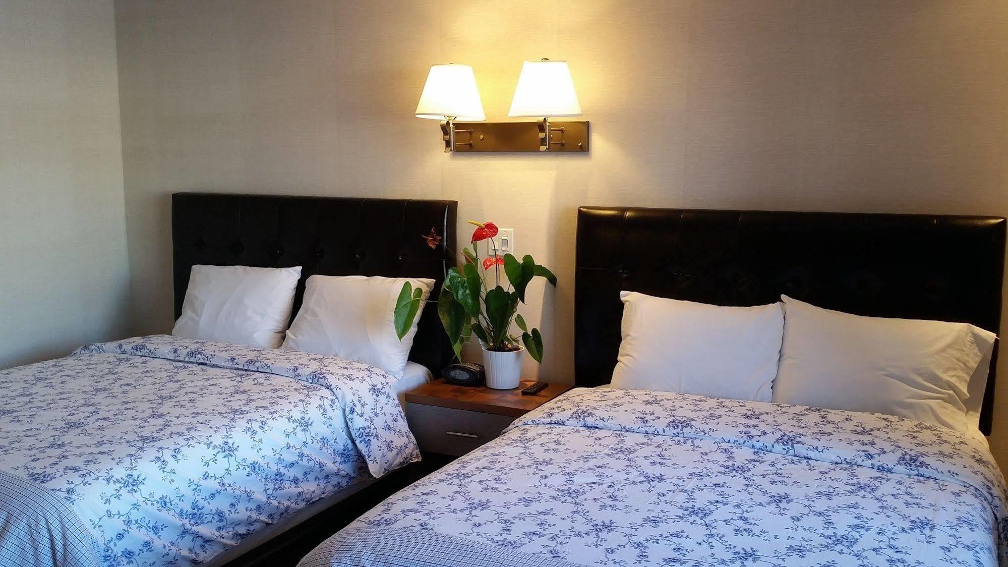Au Doc Motel Repentigny Eksteriør billede